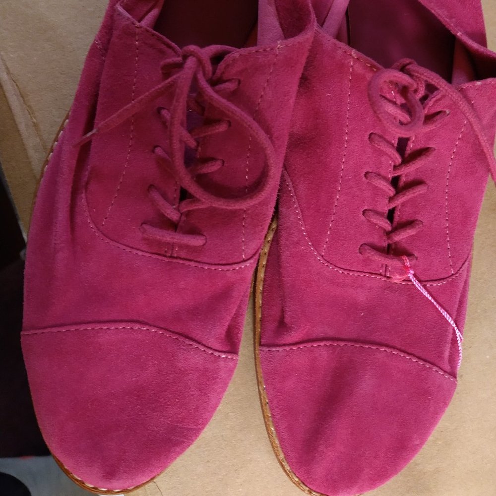 New Gap flats fuchsia pink suede shoes size 7